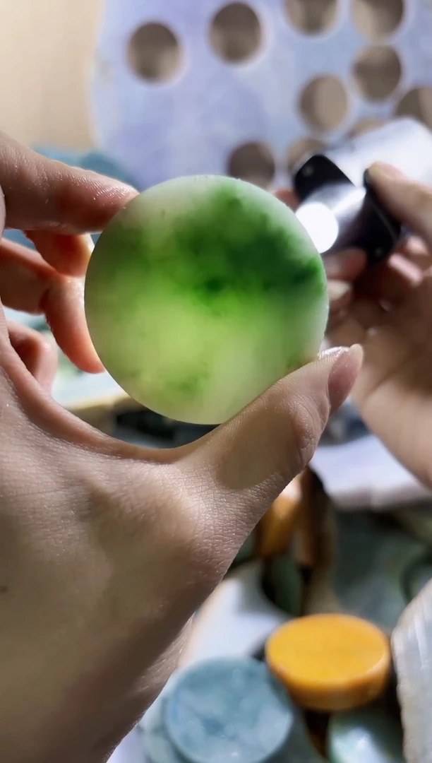 翡翠未镶嵌颈饰翡翠A货 陈谭237