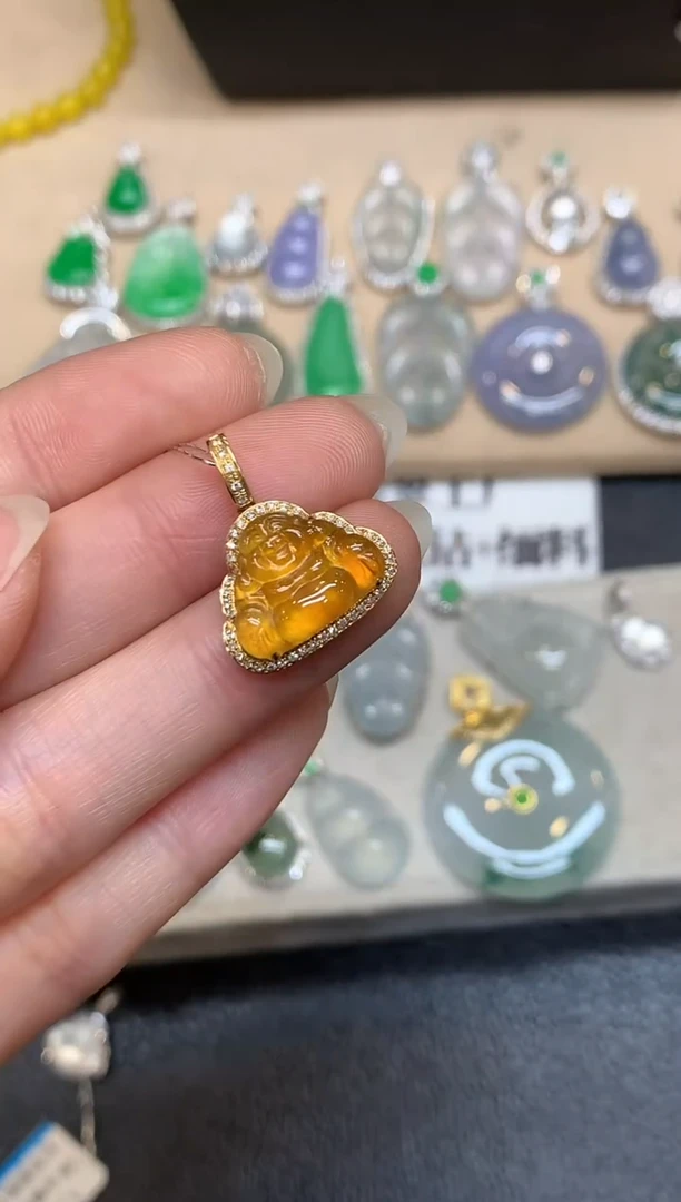 颈饰18K金镶嵌翡翠佛公【无服务费