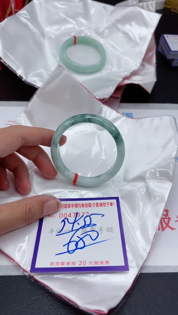 翡翠手镯未镶嵌1