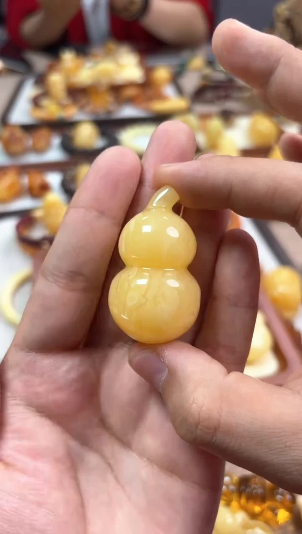 【闪购商品】蜜蜡裸石未镶嵌葫芦