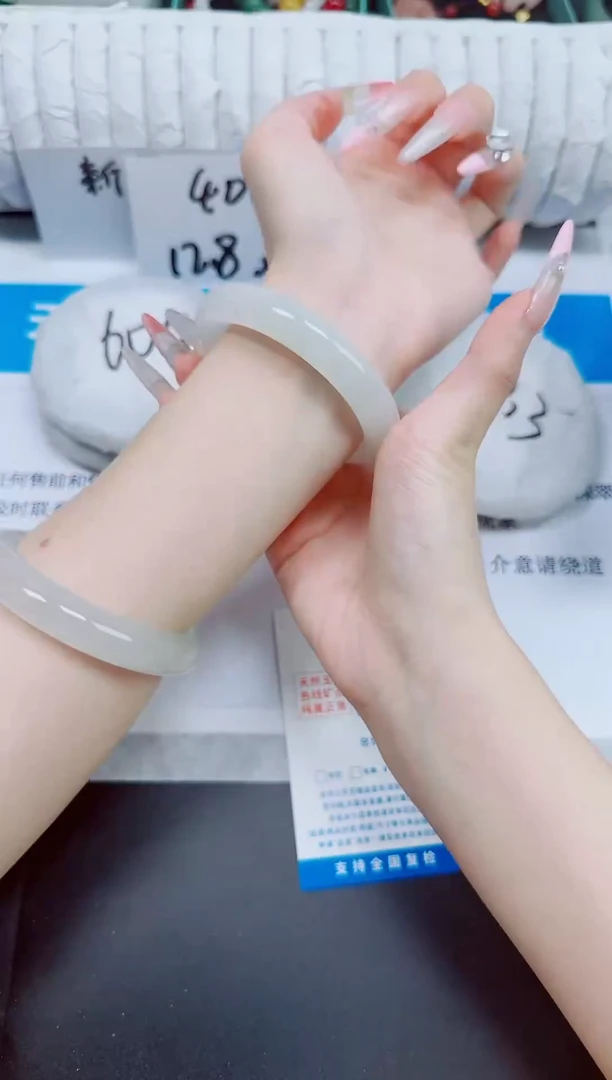 石英质玉手镯未镶嵌36/52