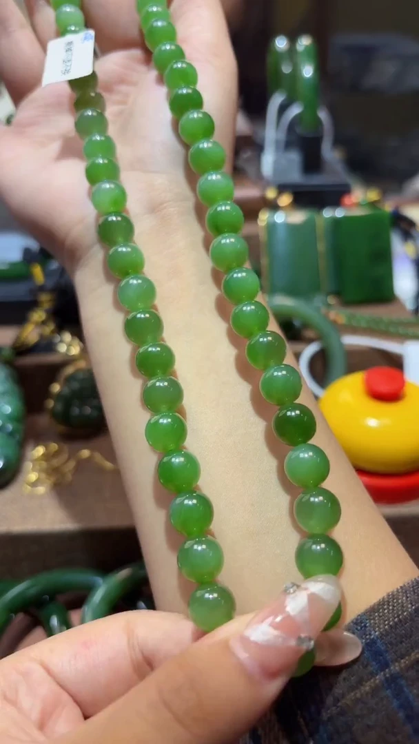 颈饰未镶嵌和田玉（碧玉）1