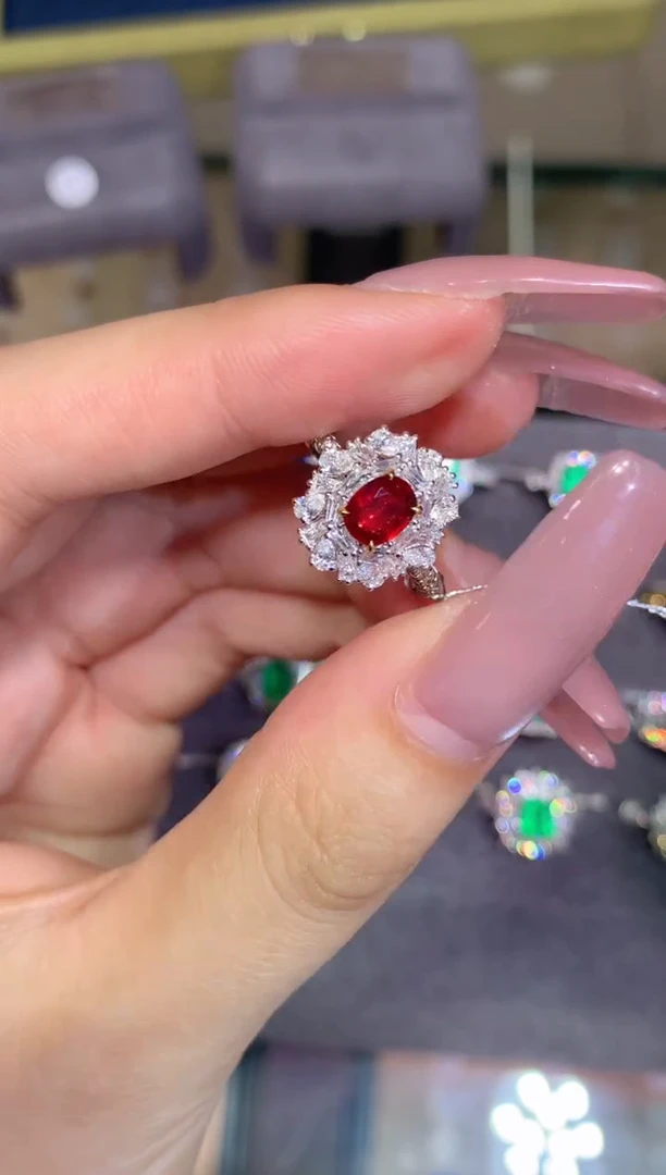 18K金镶嵌戒指红宝石0.84CT