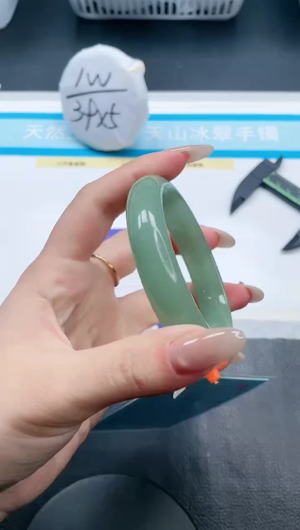 【闪购商品】石英质玉手镯未镶嵌17V69-60