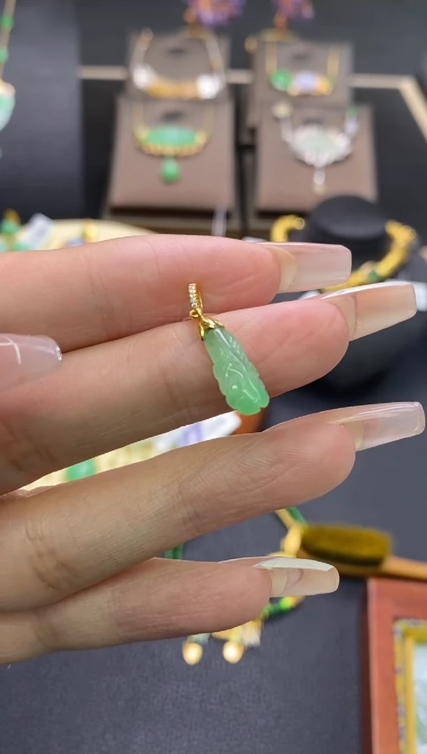 【闪购商品】翡翠颈饰18K金镶嵌净货13135