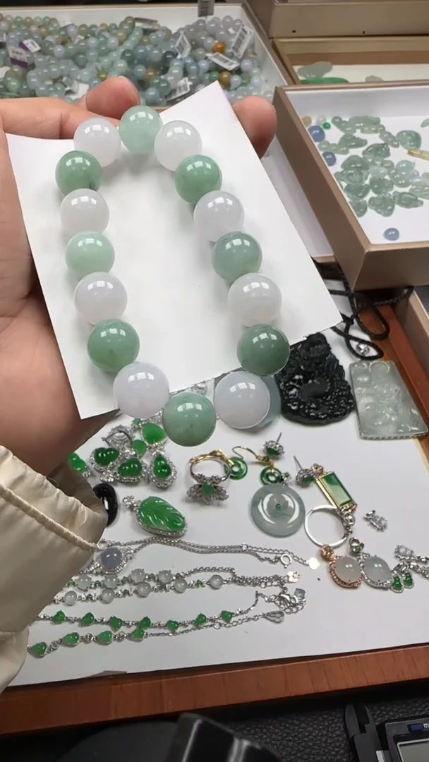 【闪购商品】翡翠颈饰未镶嵌卡12+手串