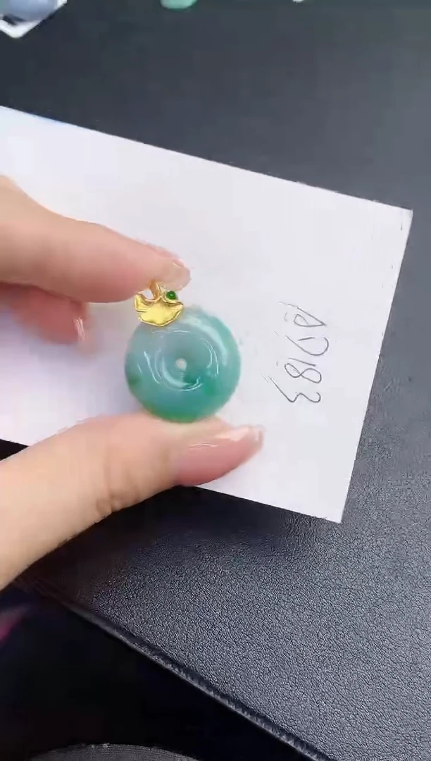 翡翠未镶嵌颈饰00000000000