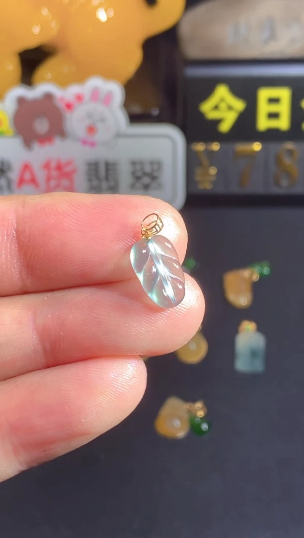 颈饰18K金镶嵌翡翠