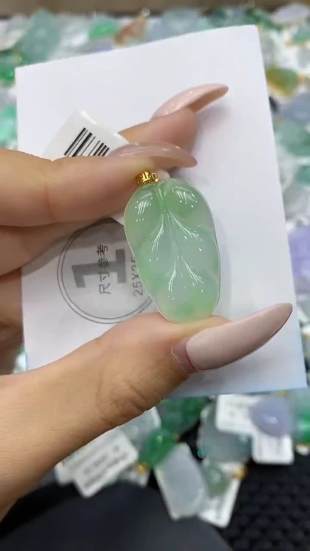 颈饰18K金镶嵌翡翠111111111111