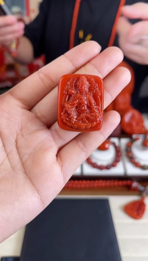 未镶嵌瓦西雕大势至刻吊坠南红玛瑙金*（多样式发其一）