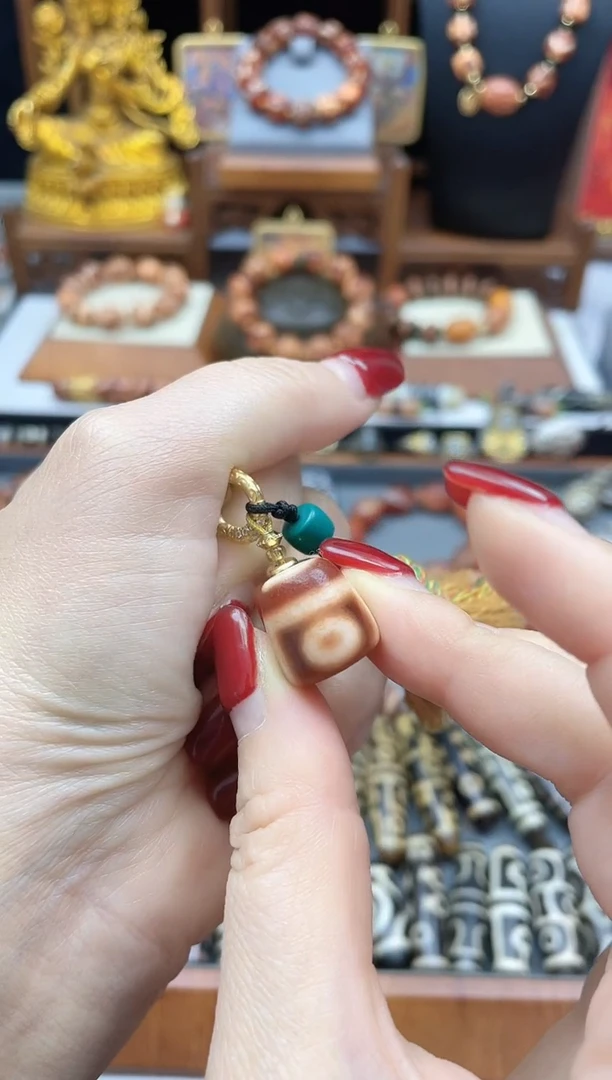 玛瑙/玉髓散珠金蟾红肉断珠三眼