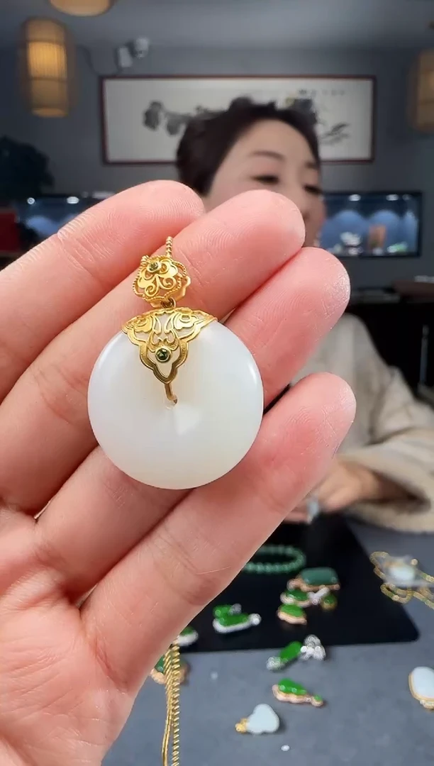【闪购商品】和田玉吊坠(不含链)18K金镶嵌1