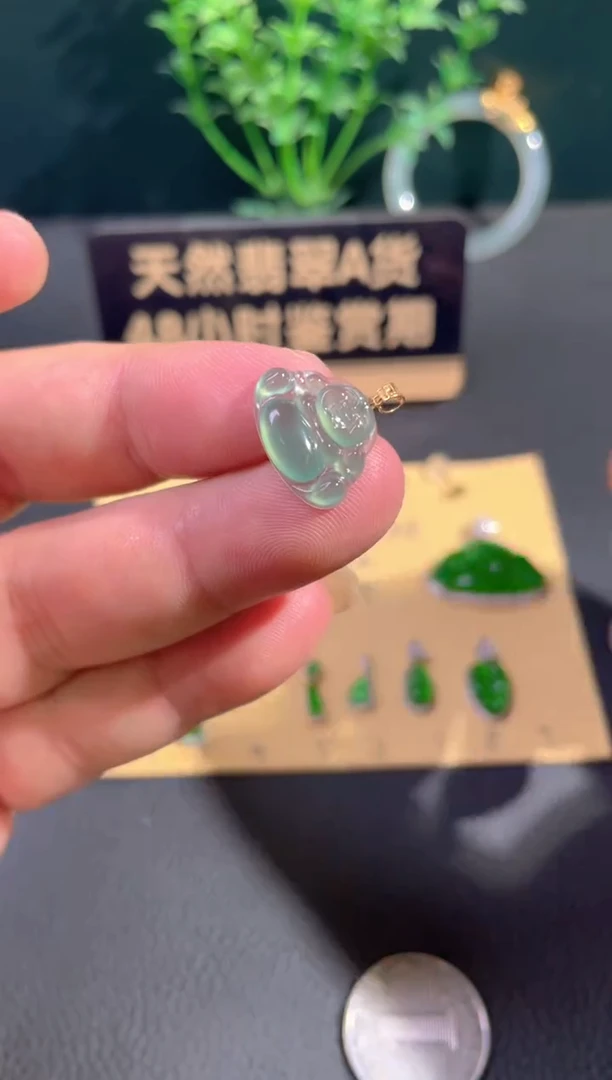 颈饰18K金镶嵌翡翠翡翠