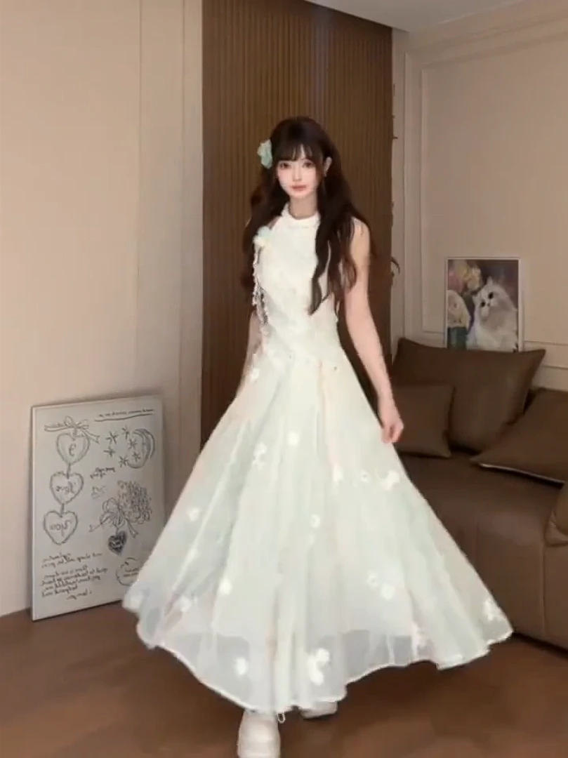 法式甜美绿色无袖不规则蕾丝挂脖式花朵连衣裙女夏新款氛围感长裙