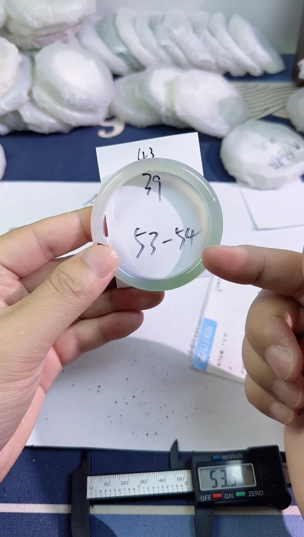 未镶嵌手镯石英质玉43