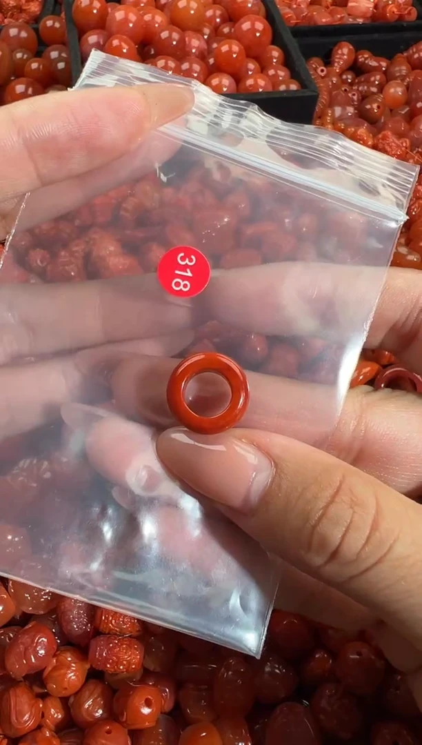 南红玛瑙未镶嵌颈饰1