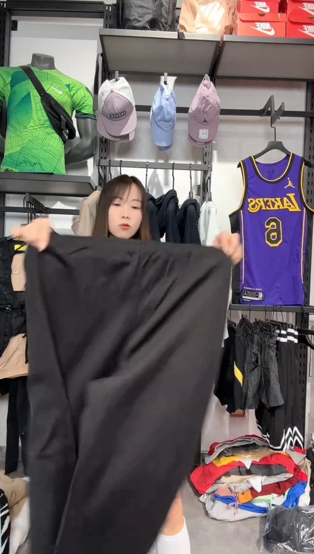 1208  编码 瑕疵款直播间过款为准 尺码  130