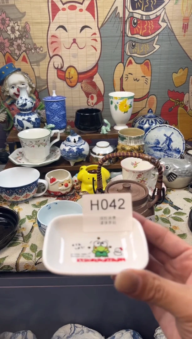 瓷片溜*妮     H042