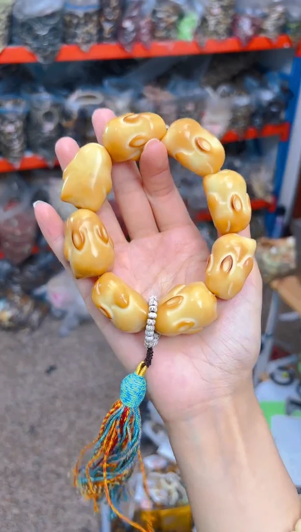 吊坠菩提根/象牙果黄色大趴趴兔小手持