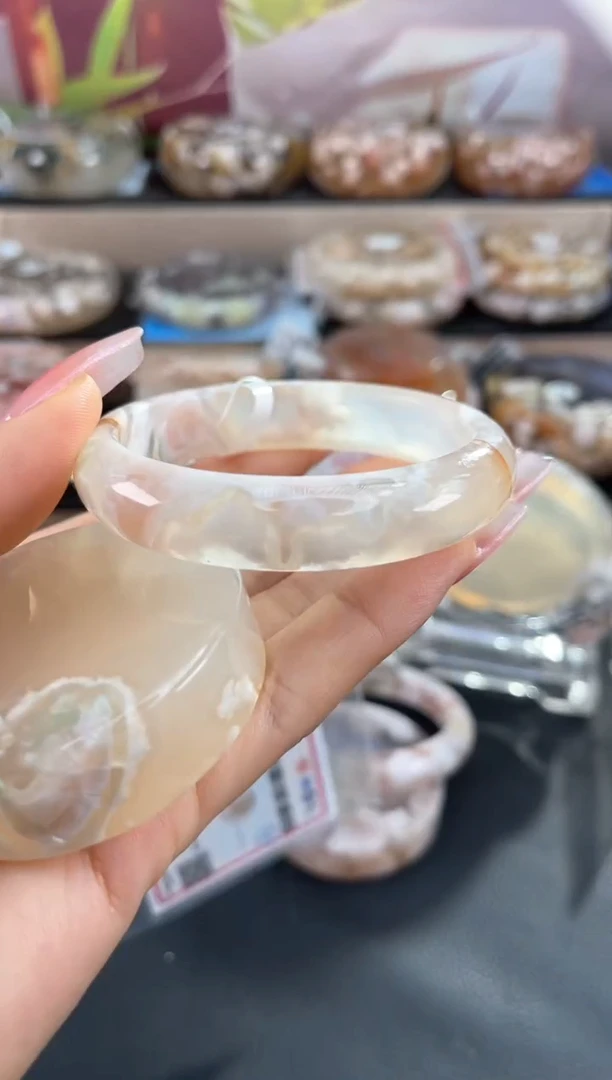 未镶嵌手镯石英质玉56