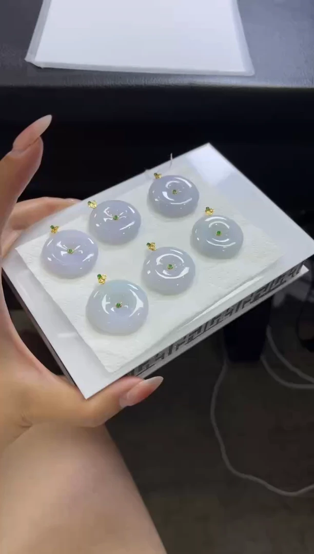 翡翠18K金镶嵌颈饰V46 /多样性发一件/配绳子