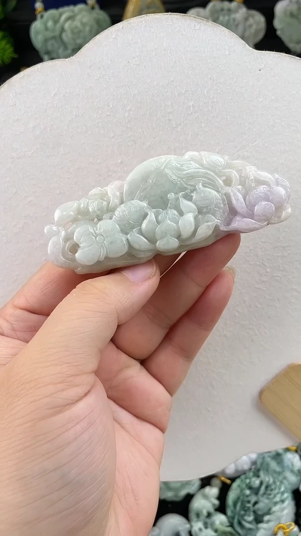 翡翠未镶嵌颈饰1310赠链,部分宝贝微瑕主播介绍为准