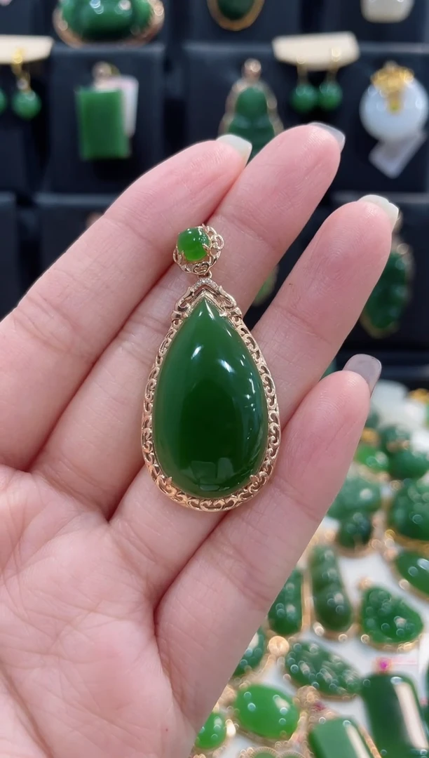【闪购商品】和田玉（碧玉）颈饰18K金镶嵌水滴