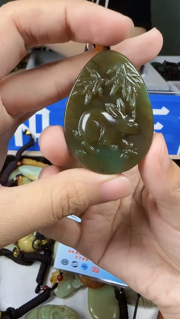 和田玉未镶嵌颈饰1