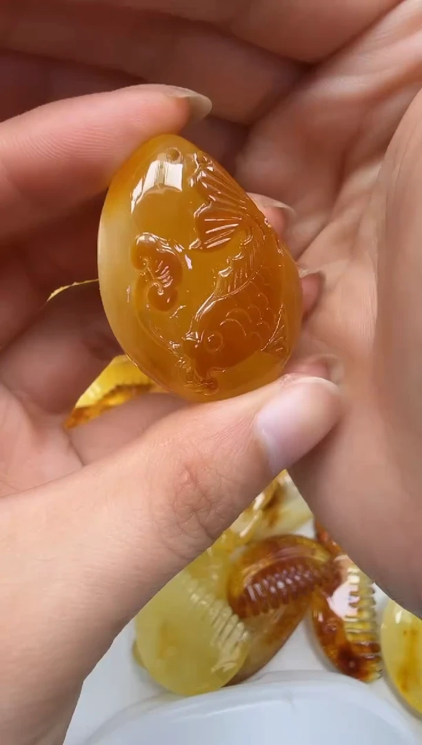 裸石琥珀未镶嵌如图