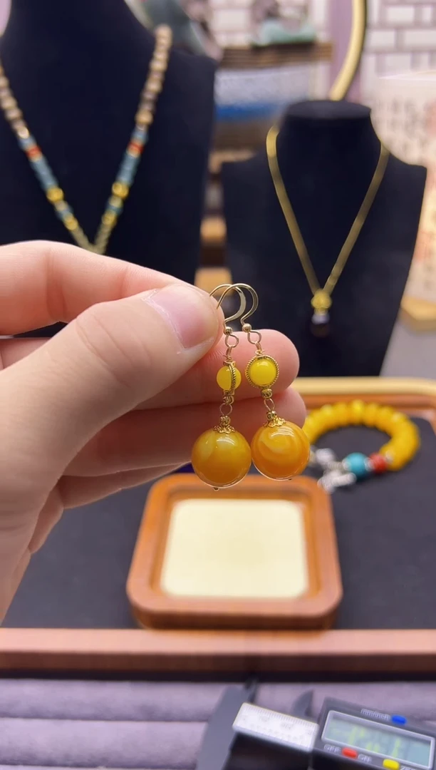 14K金镶嵌蜜蜡耳饰E208