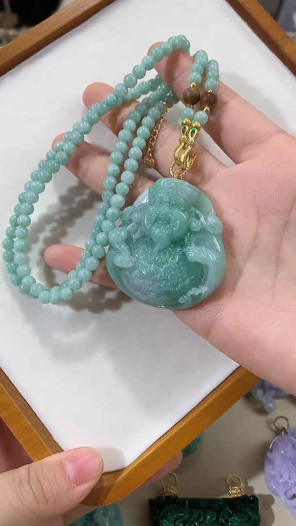 颈饰未镶嵌翡翠吊坠