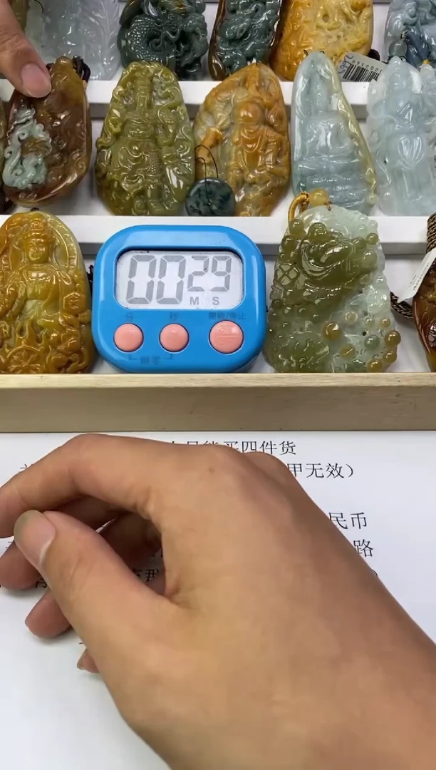 翡翠未镶嵌颈饰鱼**门天然翡翠