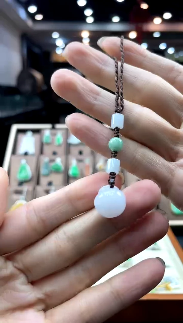 【闪购商品】翡翠挂件未镶嵌苹果