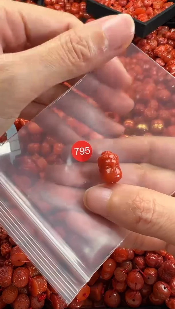 南红玛瑙未镶嵌颈饰1