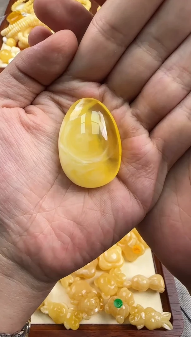 蜜蜡未镶嵌珠宝奇石水滴，默认不打孔