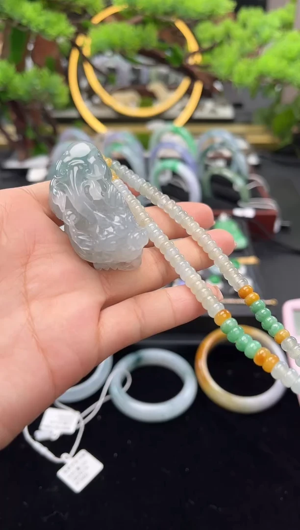 颈饰未镶嵌翡翠吊坠