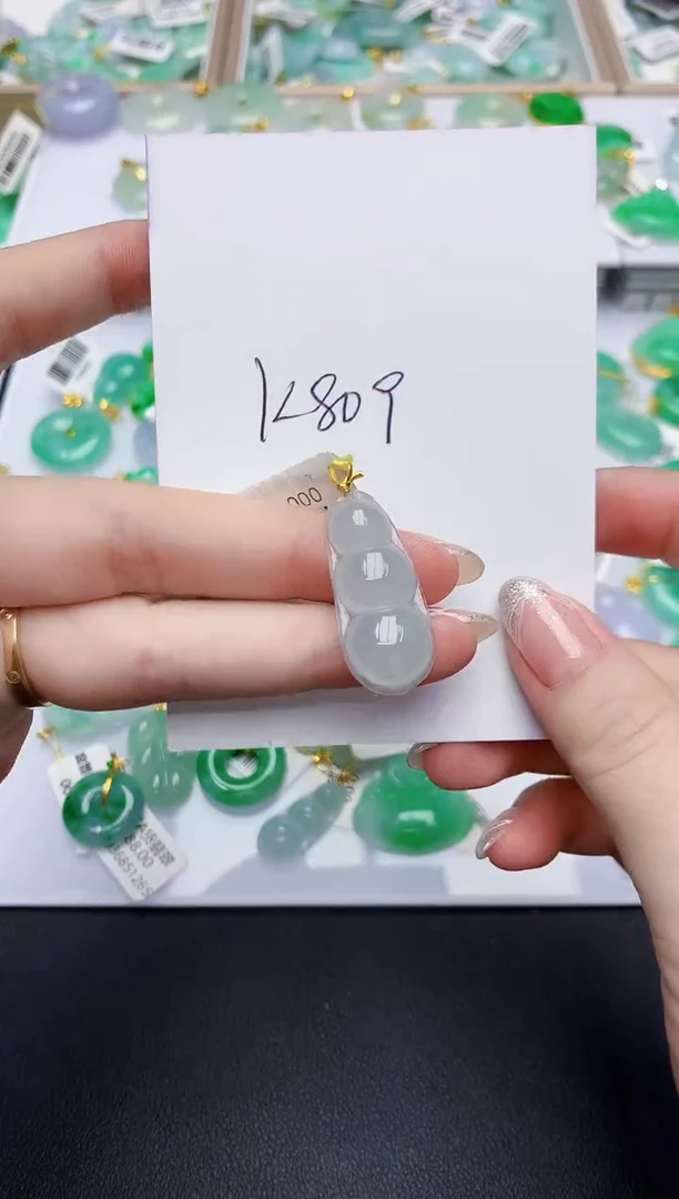 翡翠18K金镶嵌颈饰天然缅甸A货翡翠