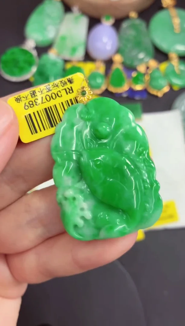 吊坠(不含链)18K金镶嵌翡翠挂件