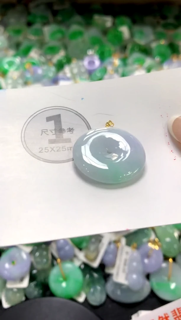 翡翠18K金镶嵌颈饰1111111111111111