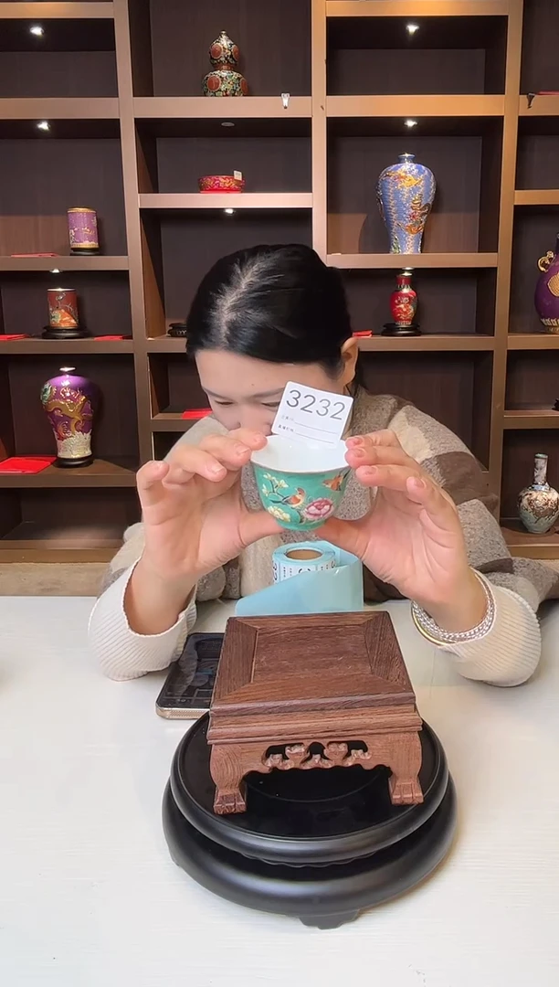 【闪购商品】瓷片粉彩扒花主人杯3232