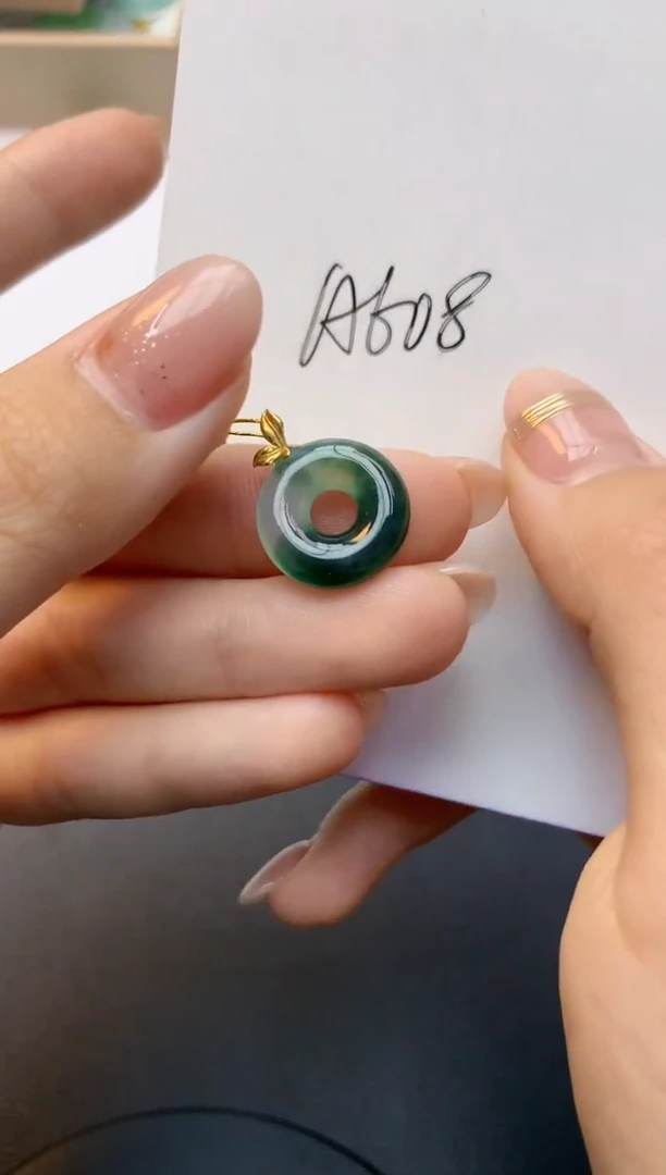 颈饰18K金镶嵌翡翠天然A货缅甸翡翠百元以上9元证书费自理