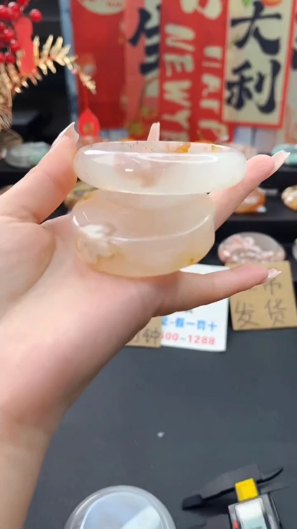 【闪购商品】石英质玉手镯未镶嵌赠送镯心（56圈口）无证书