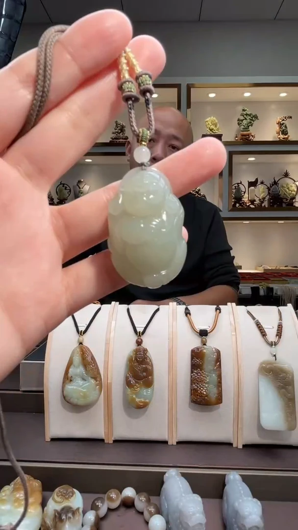 颈饰未镶嵌和田玉苏