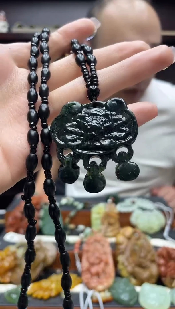 未镶嵌岫玉吊坠·