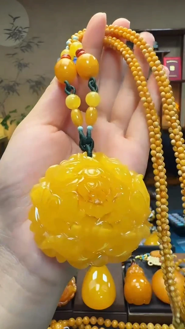蜜蜡吊坠(赠链)未镶嵌天然保真蜜蜡牡丹花套装