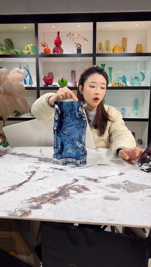 设计师款蓝色花瓶
