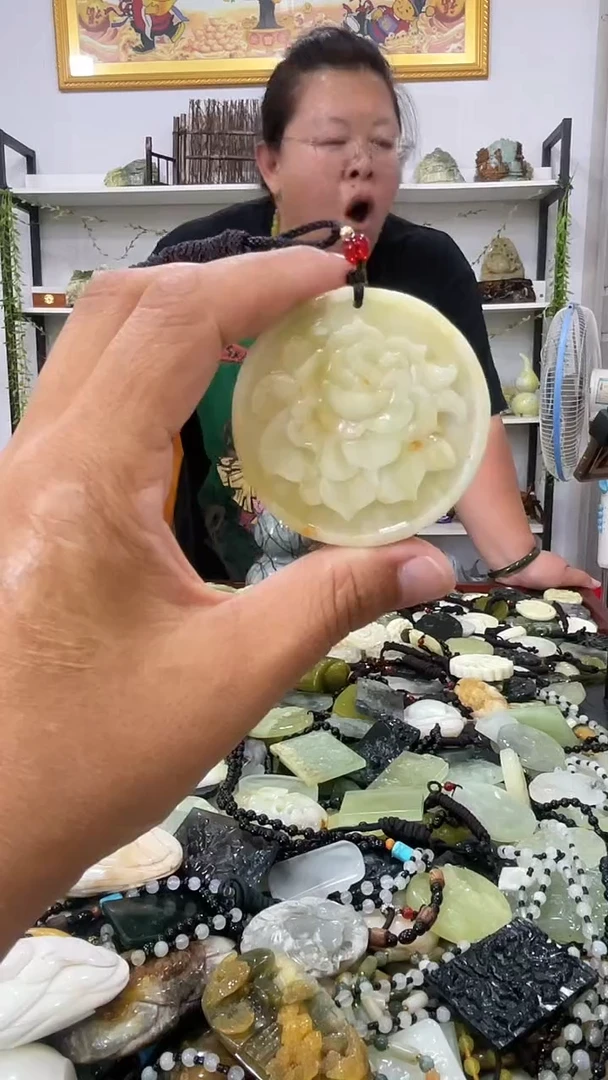 岫玉未镶嵌吊坠