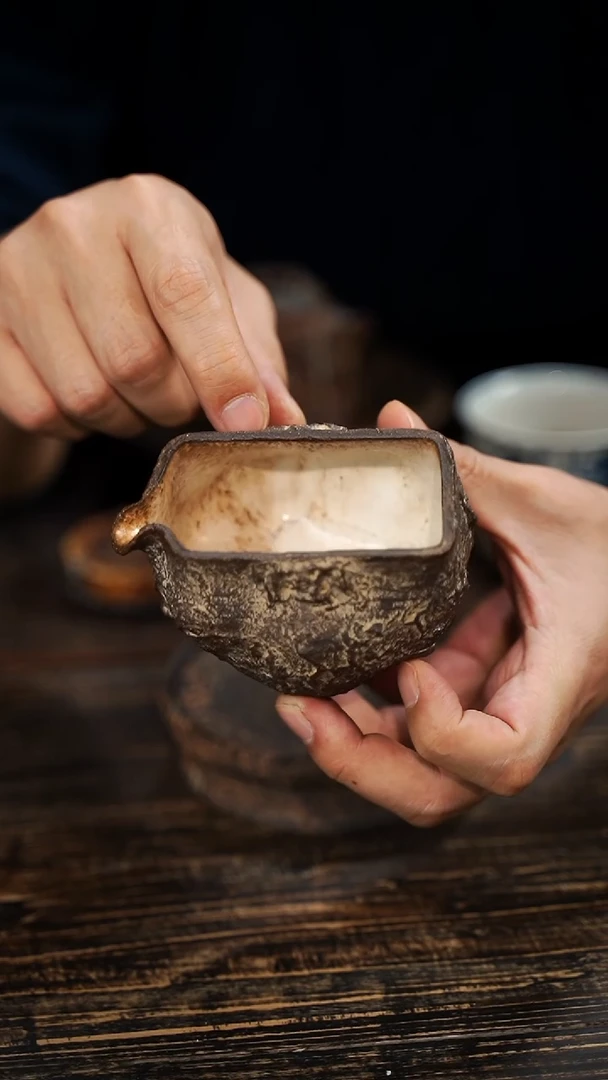 蕴*全手工制作  南蛮 岩肌纹 手捏 方口 公道 160cc