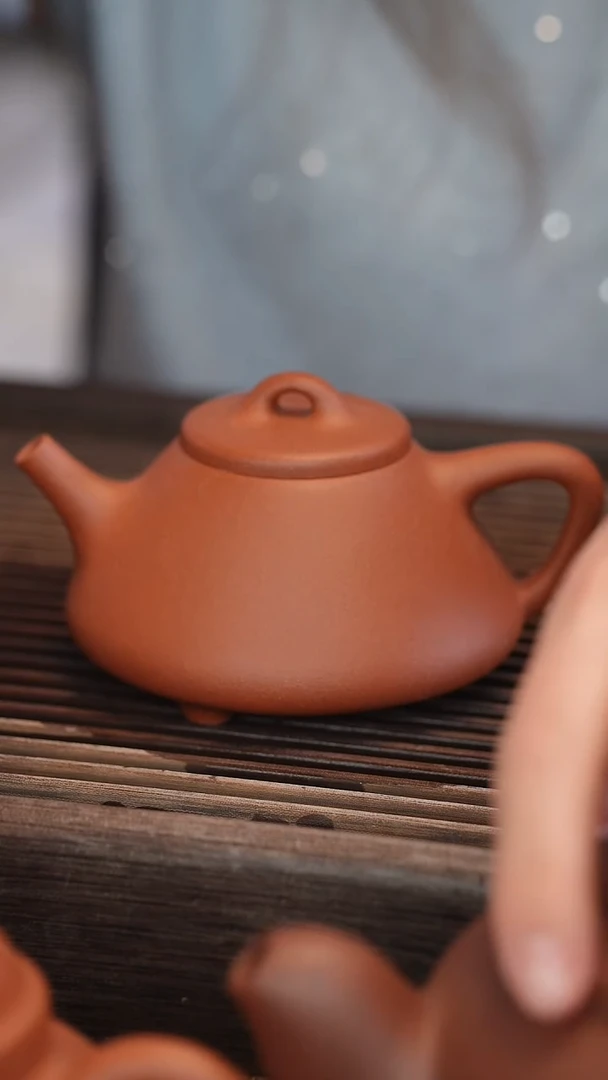 茶壶紫砂红清水