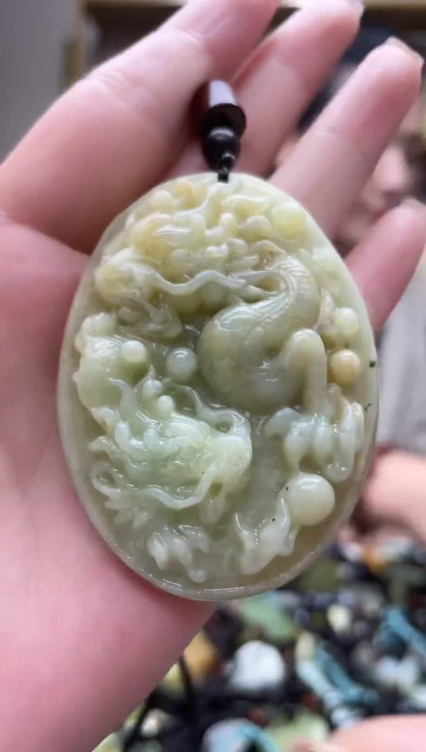 未镶嵌岫玉吊坠`